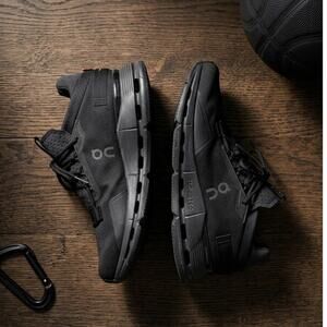 On Cloud Cloudnova Running Shoes Triple Black Mens Size 9.5 Sneakers